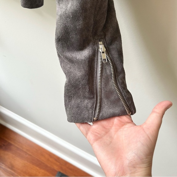 The Impeccable Pig Olivaceous faux suede cropped moto jacket with star appliqué - Picture 8 of 11